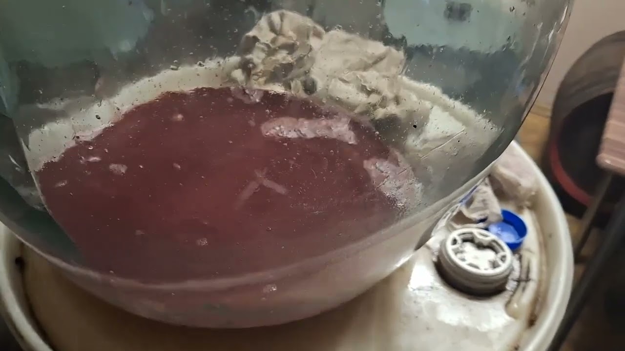 Tragem vinul de pe drojdie a 2 oara