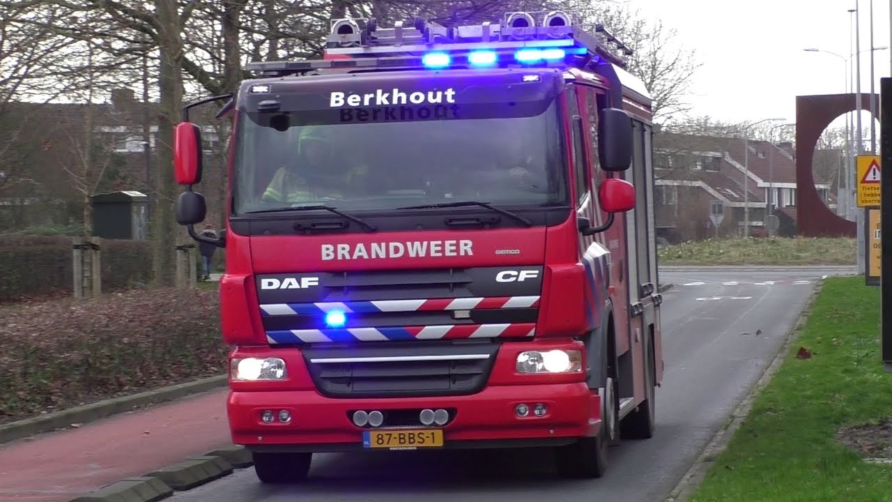[Primeur TS 10-5434] Hulpdiensten met spoed onderweg naar diverse meldingen tijdens storm Eunice