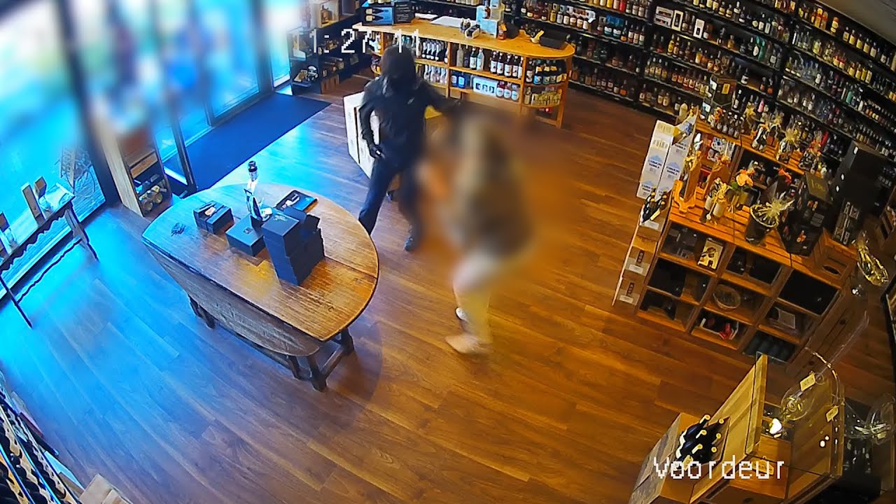 Overvaller van slijterij gaat er met niets vandoor na worsteling met medewerkster