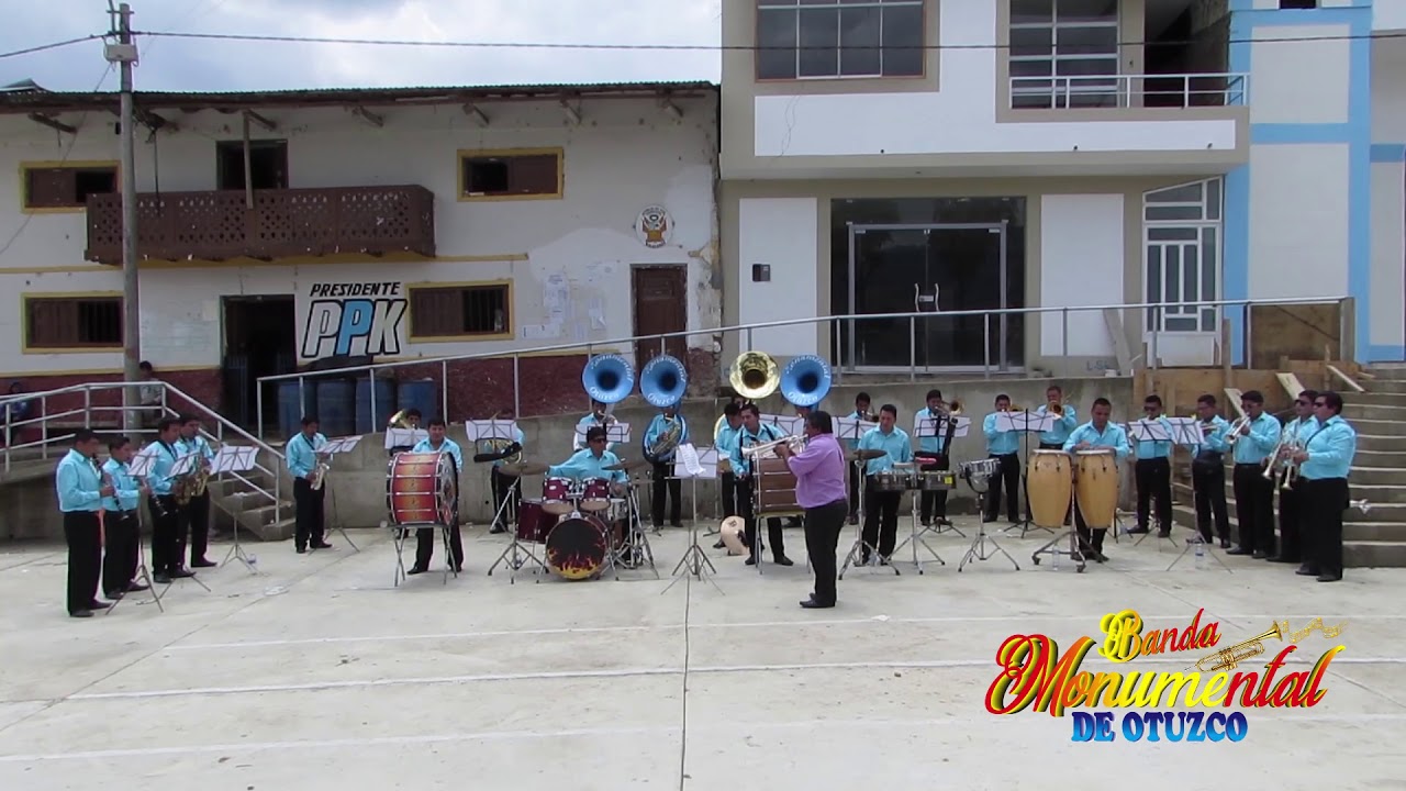 Banda Monumental de Otuzco (Homenaje a Nino Bravo).