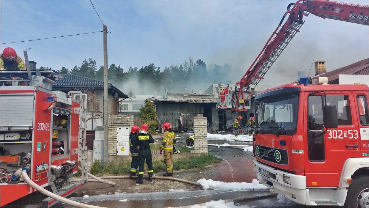 Pożar w fabryce materacy w Grabówce - kłęby dymu nad miastem