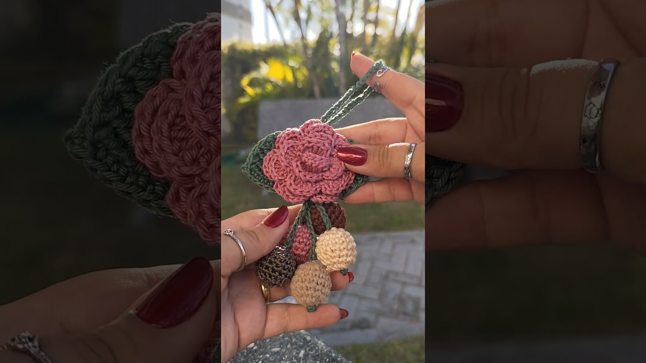 Vem comigo fazer um lindo chaveiro de rosa Encanto. #artesanatocriativo #crochetlove #feitoamao