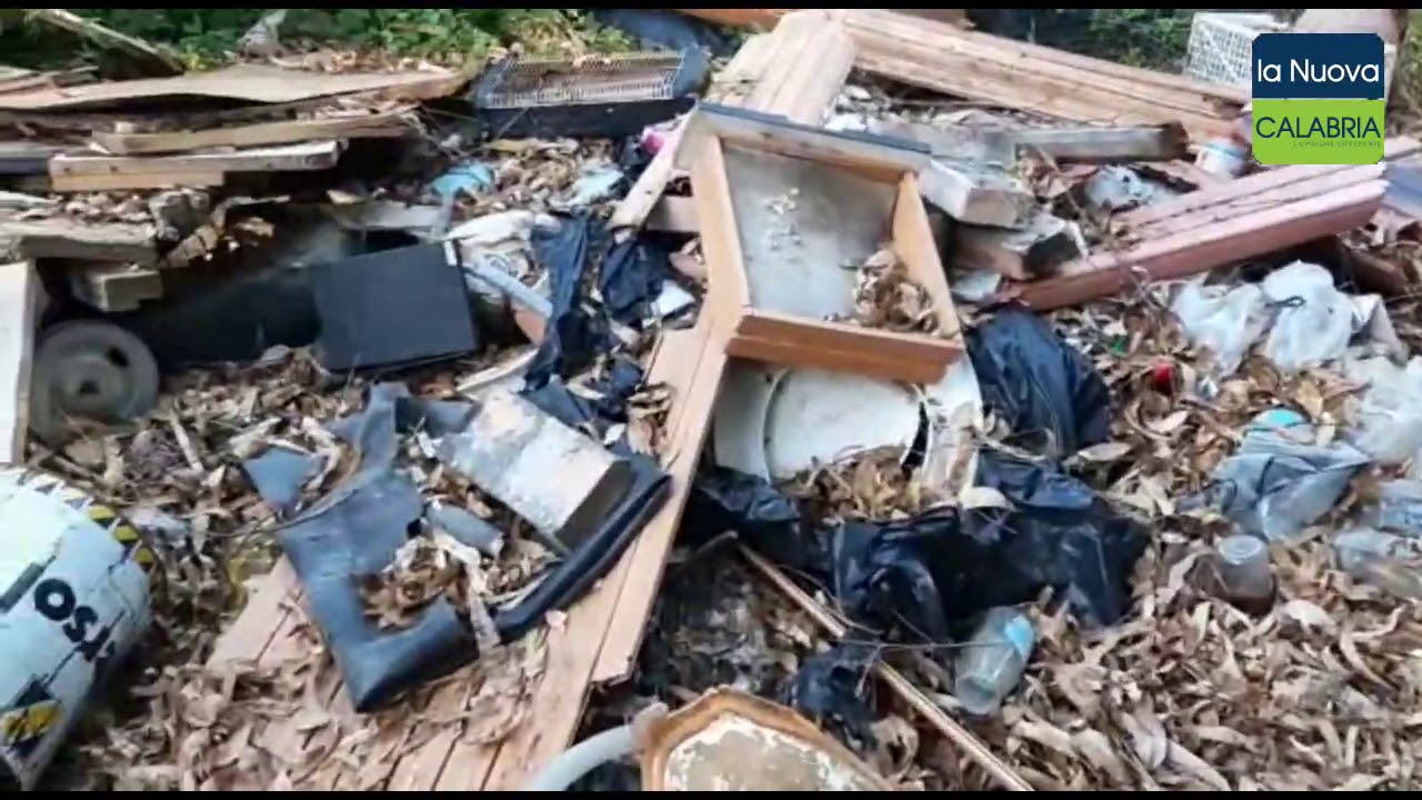 Reportage tra rifiuti, discariche abusive e inquinamento ambientale