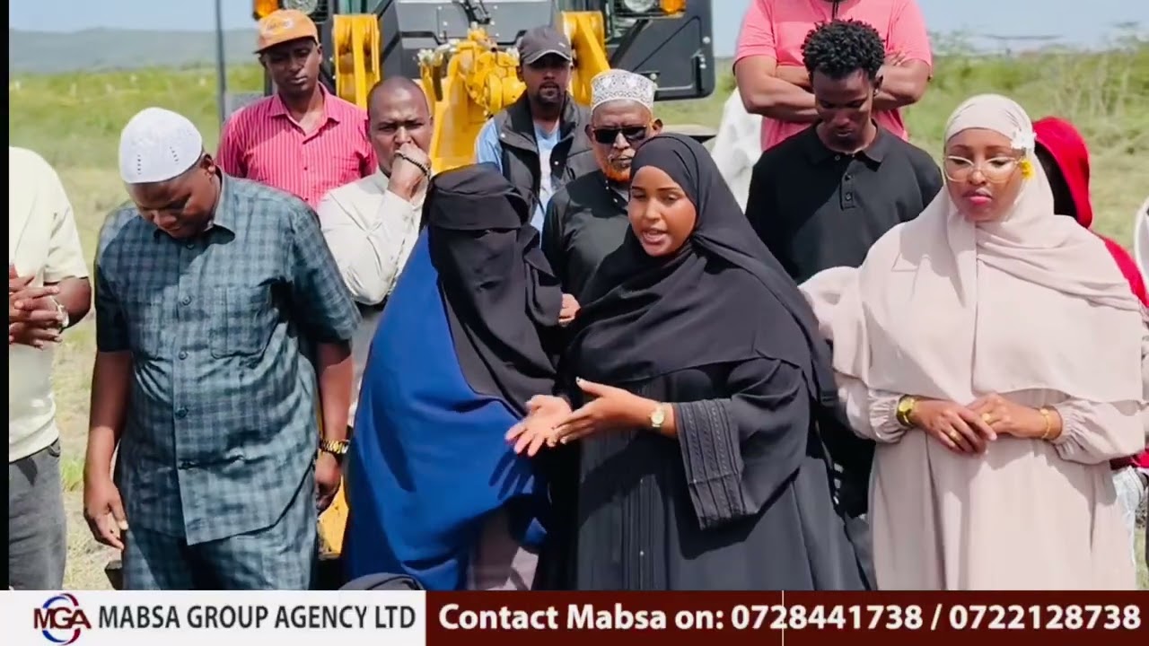 Dhismihi oo meel wangsan marayaa, mantana macaamilkii afaarad baa dhismihi si toos ah loogu bilaabay