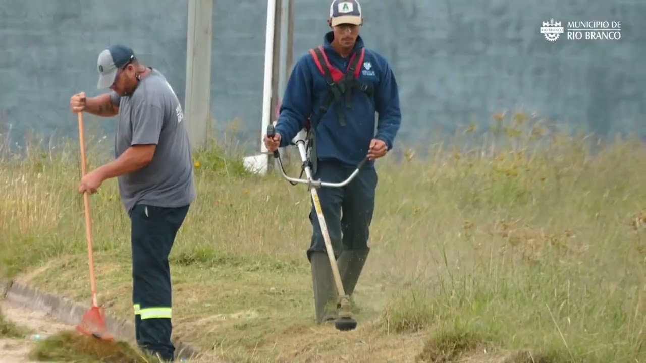 Todos los días se corta el pasto en diferentes zonas de la ciudad de Rio Branco