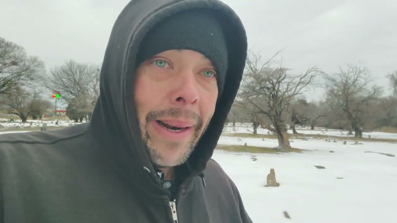 Прогуливаясь по кладбищу имени Букера Т. Вашингтона.