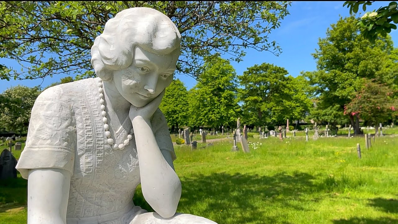 Unique memorial is tribute to tragic Norfolk girl Cissie (Gorleston UK)