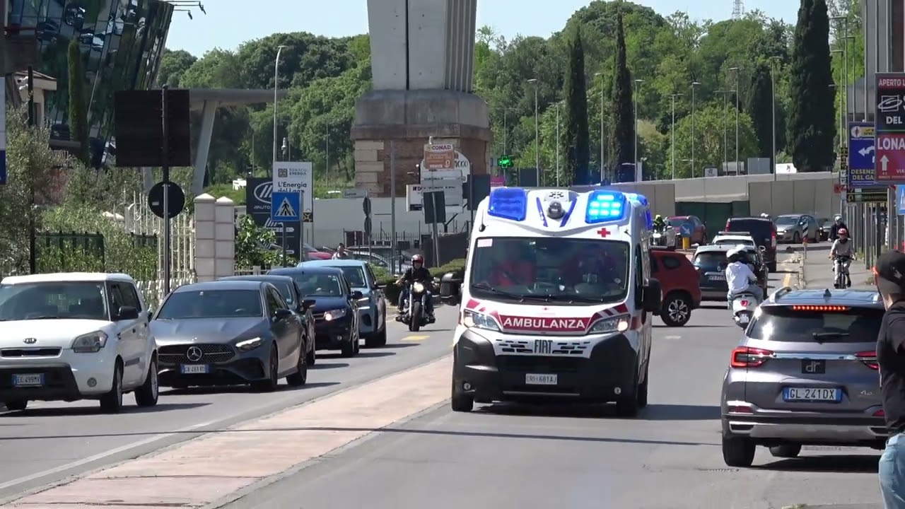 [Double]Fiat Ducato Ambulanza Croce Rossa Garda Bresciano in sirena n33 a Desenzano del Garda 