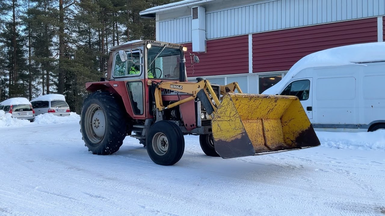 Köp Traktor Massey Ferguson 575 med skopa på Klaravik