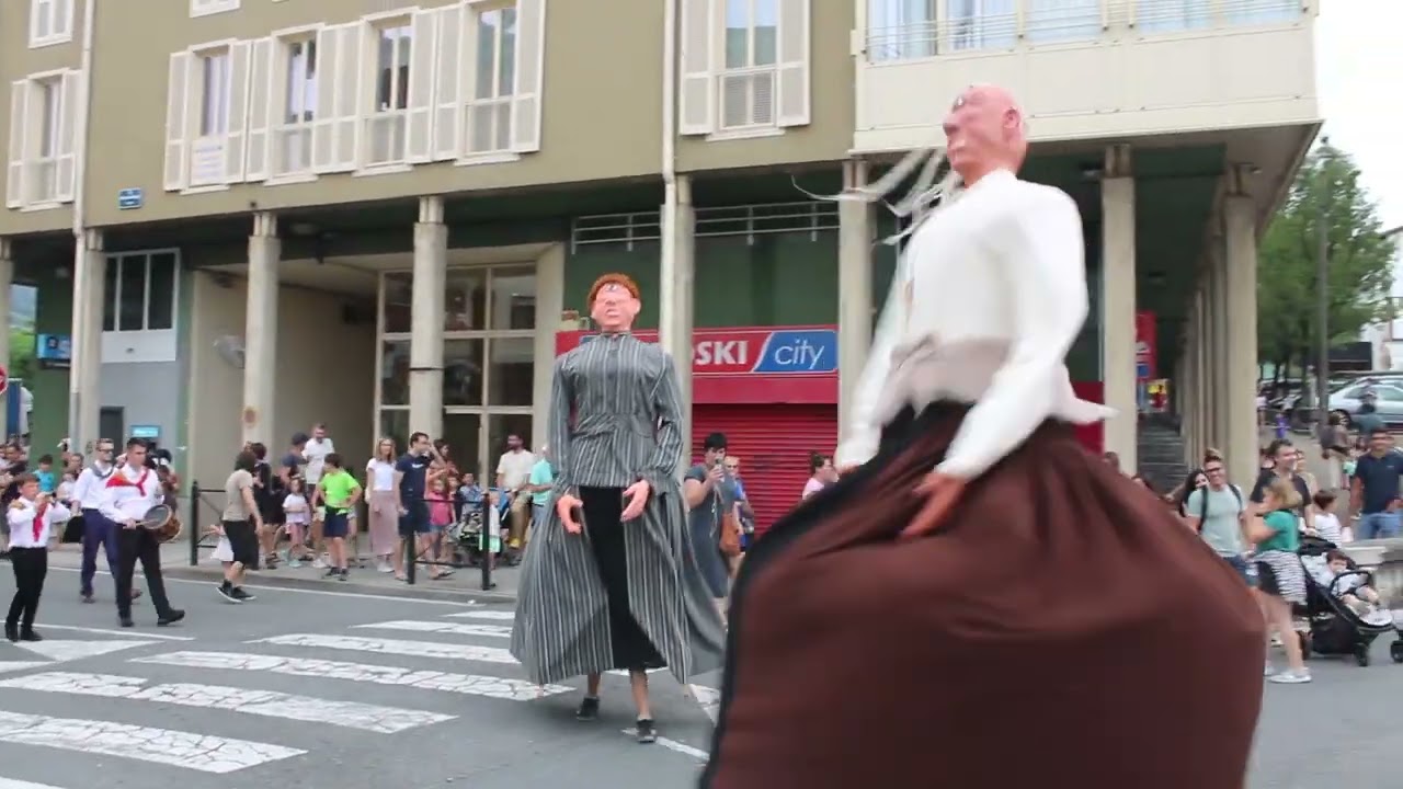 23/07/03 Usurbilgo jaiak: erraldoi eta buruhandien azken kalejira