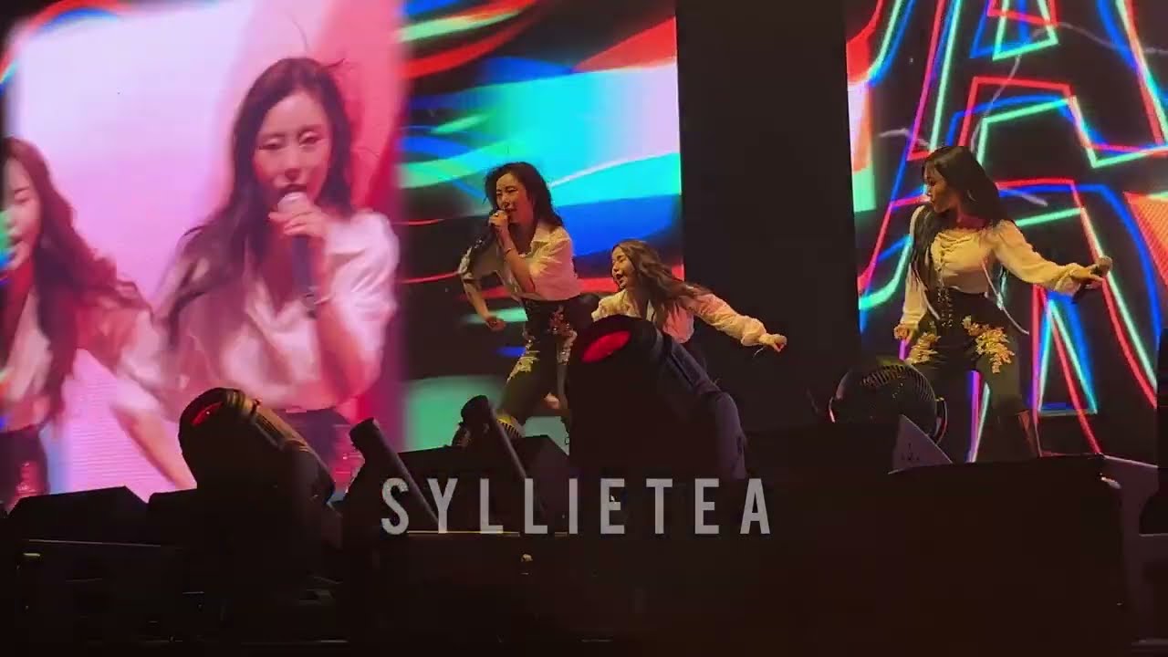 FANCAM - AYA & ILLELA - Mamamoo “My Con” in Chicago 2023 (Front row)