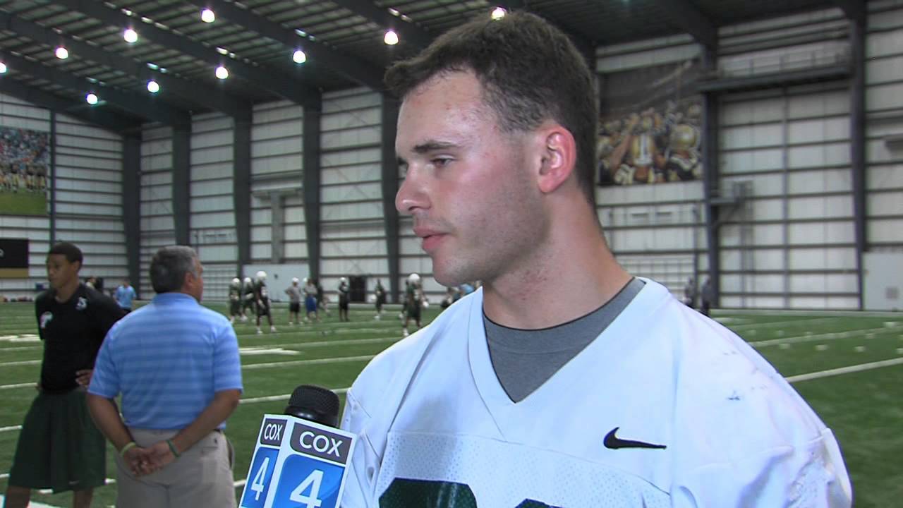 Aaron Golub Tulane's legally blind long snapper
