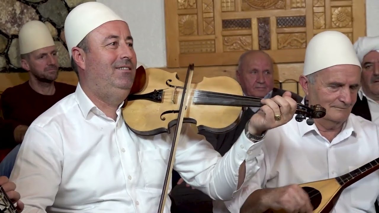 Oda e Lales 06 01 2022 në Oden e Hajdar Osmanaj në Isniq rapsodet vëllezërit Çetaj