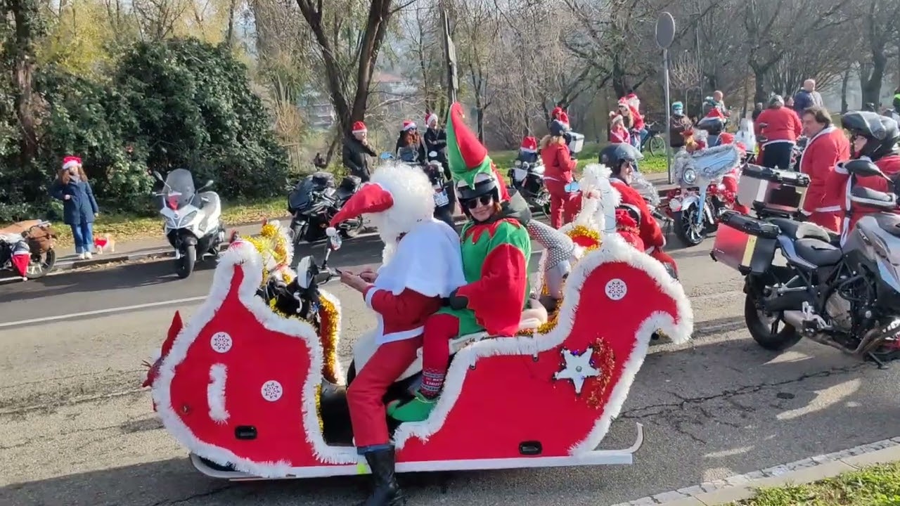 Ospedale Regina Margherita.       Raduno dei Babbi Natale.              Torino 8 Dicembre 2024