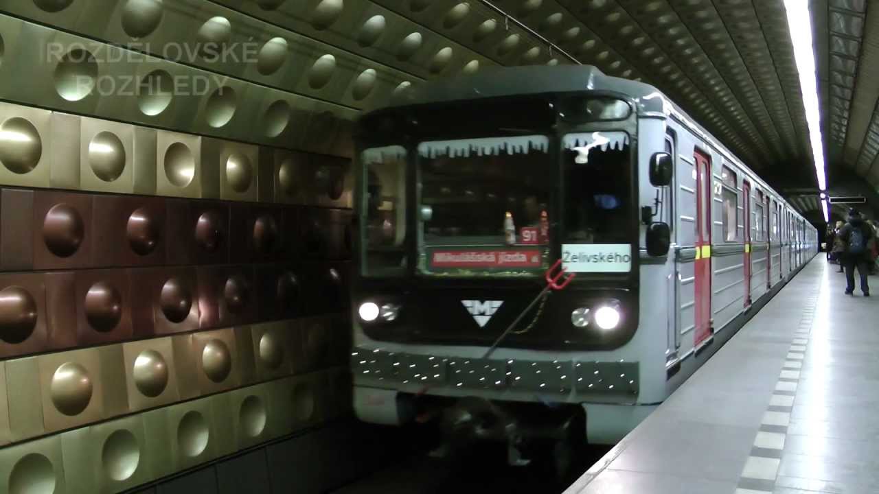Metro Praha - Historická souprava 81-71 - Mikulášské jízdy 2012