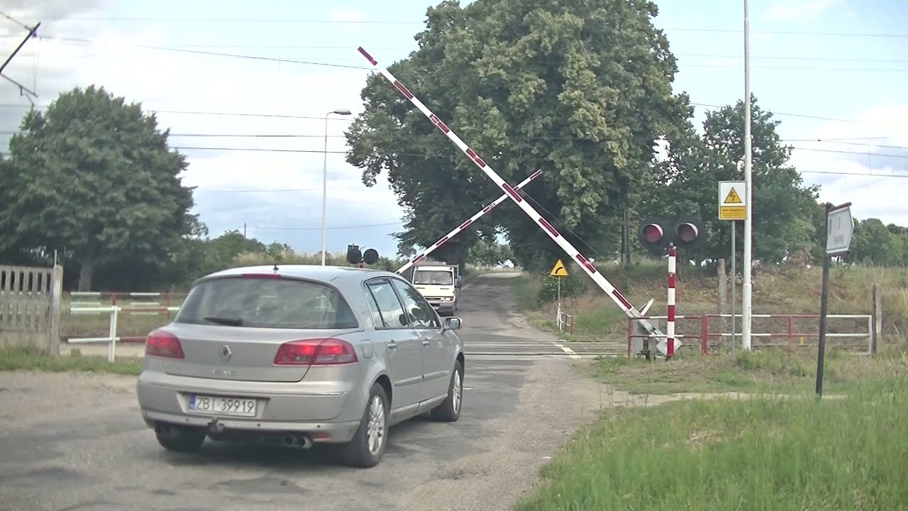 Przejazd kolejowy / Railroad crossing SPM-1 ZWUS | Czarnowęsy