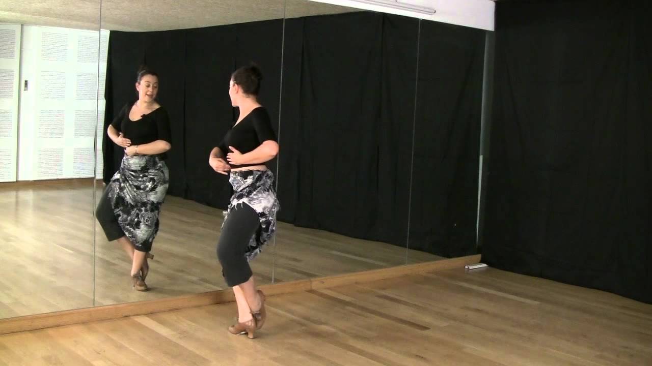 Técnica de baile flamenco: nivel básico: Vueltas de pecho