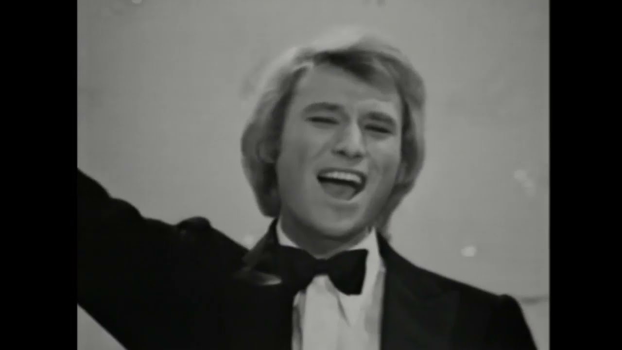 Johnny chante 