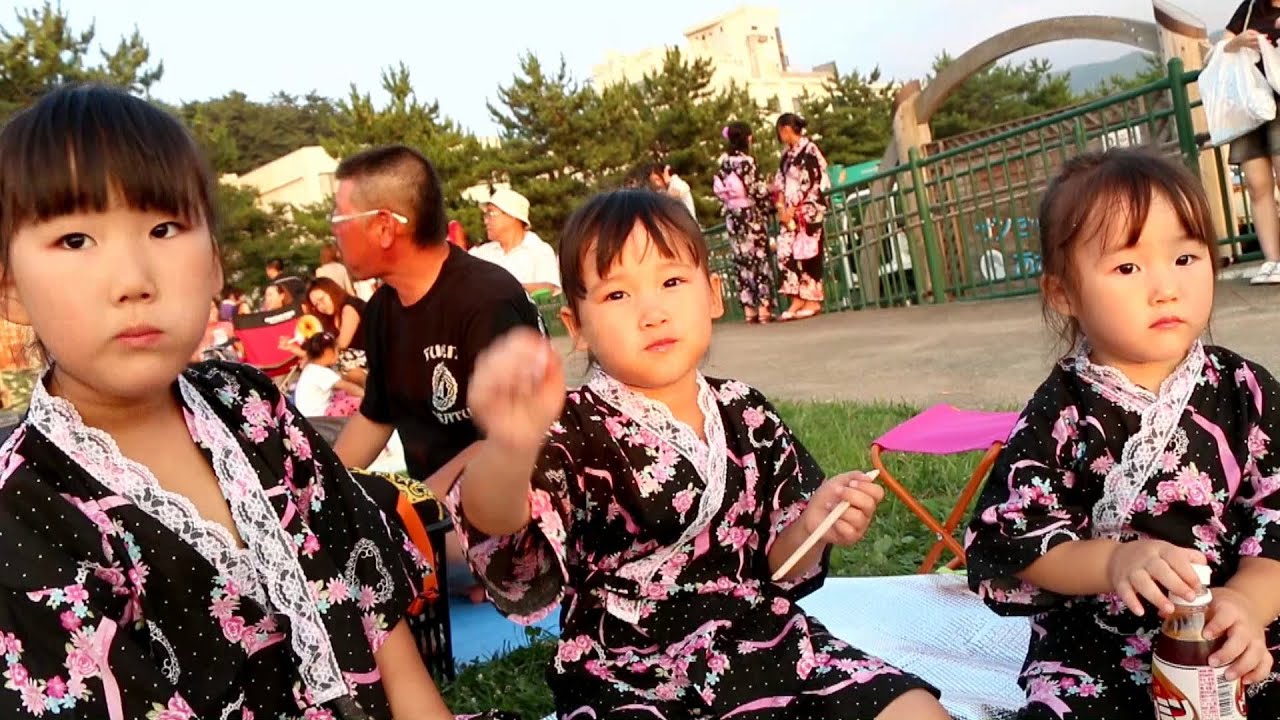 【青森市】 浅虫温泉花火大会を満喫した三姉妹