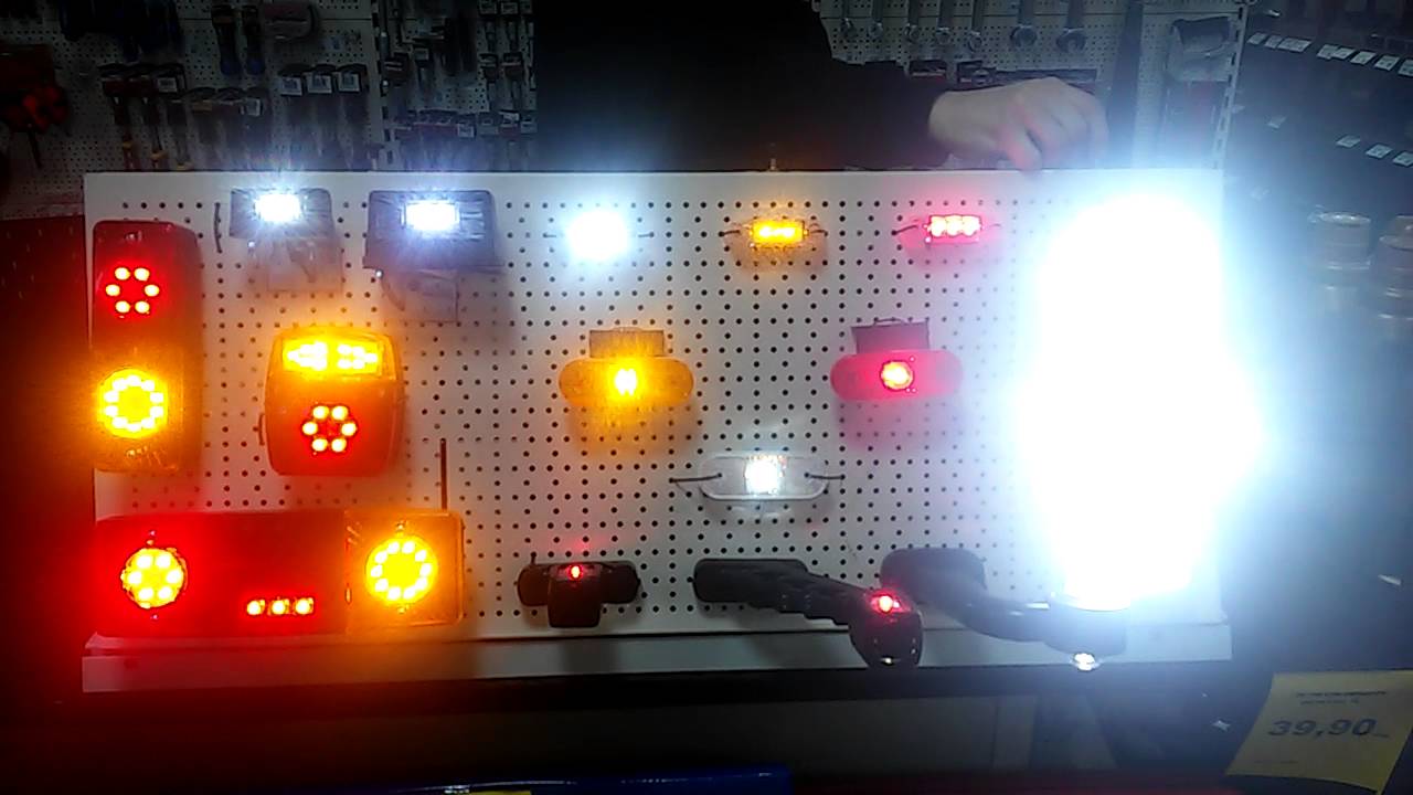 Wystawka oświetlenia w technologii LED. Lampy robocze, zespolone i obrysowe.