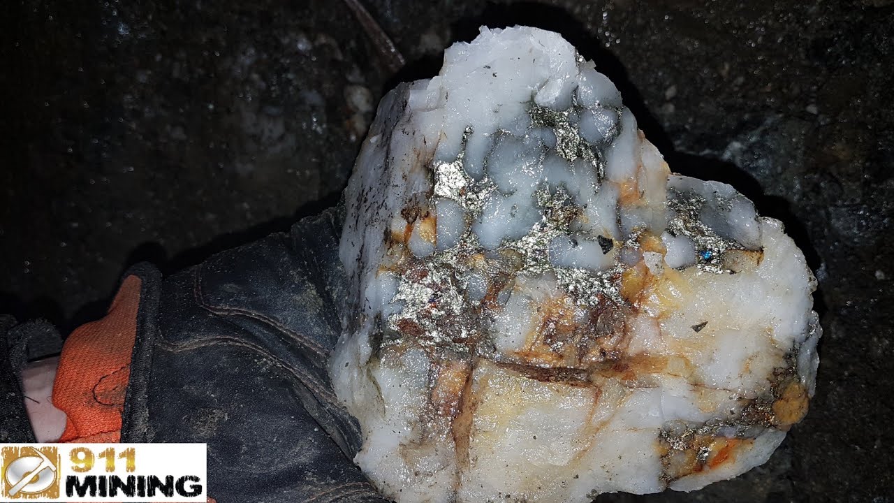 Bulk Sampling A High Grade Gold & Silver Quartz Vein Found In An Old Quarry!