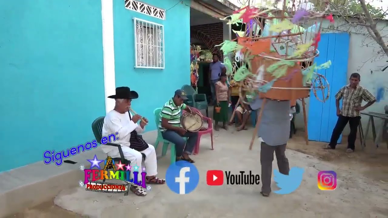 BAILANDO CON EL TORITO EN LA FIESTA DE MAYORDOMÍA EN RANCHO VIEJO, HUAXPALTEPEC, OAXACA MÉX. PARTE 1