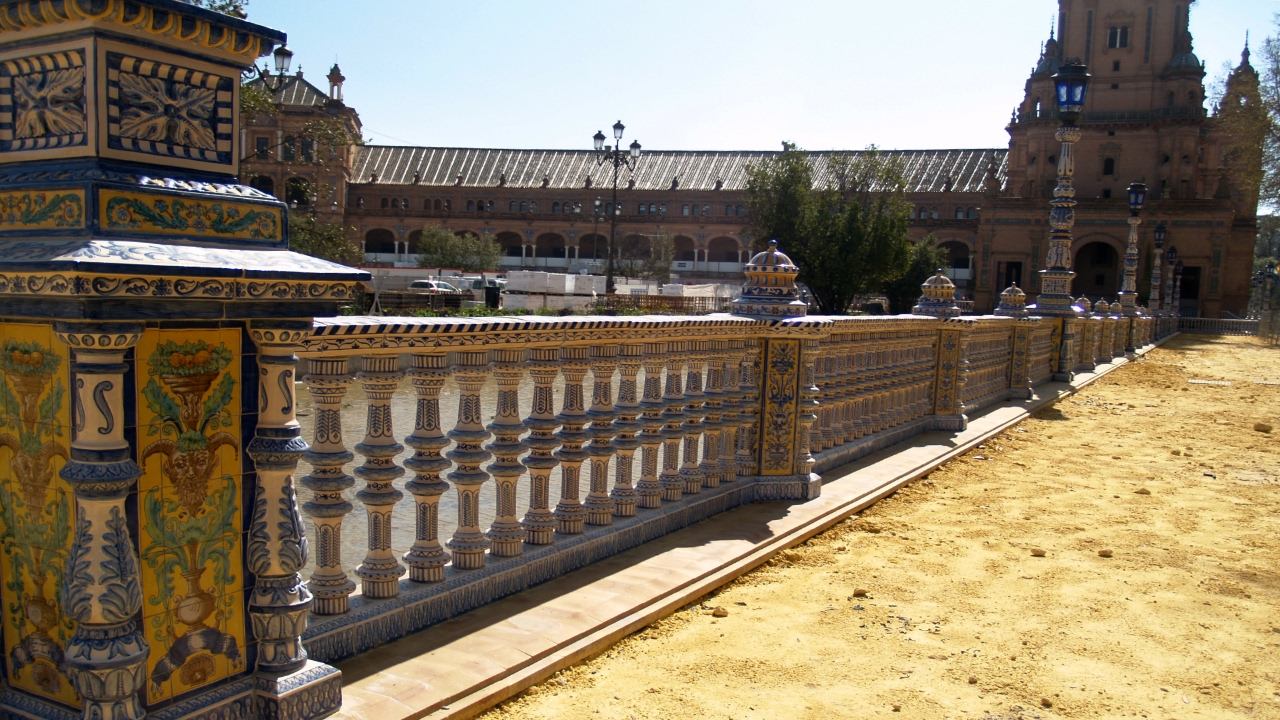 Balaustrada de cerámica, plaza España de Sevilla