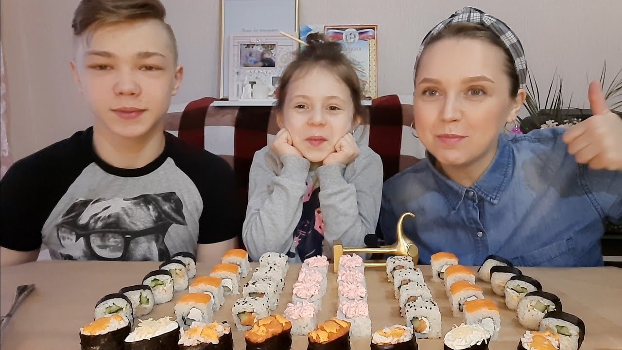 Мукбанг/РОЛЛЫ🍣СУШИ/ГУНКАНЫ/Mukbang/Rolls,Sushi/ Макс опять присоеденился к нам👍Отвечаем на вопросы