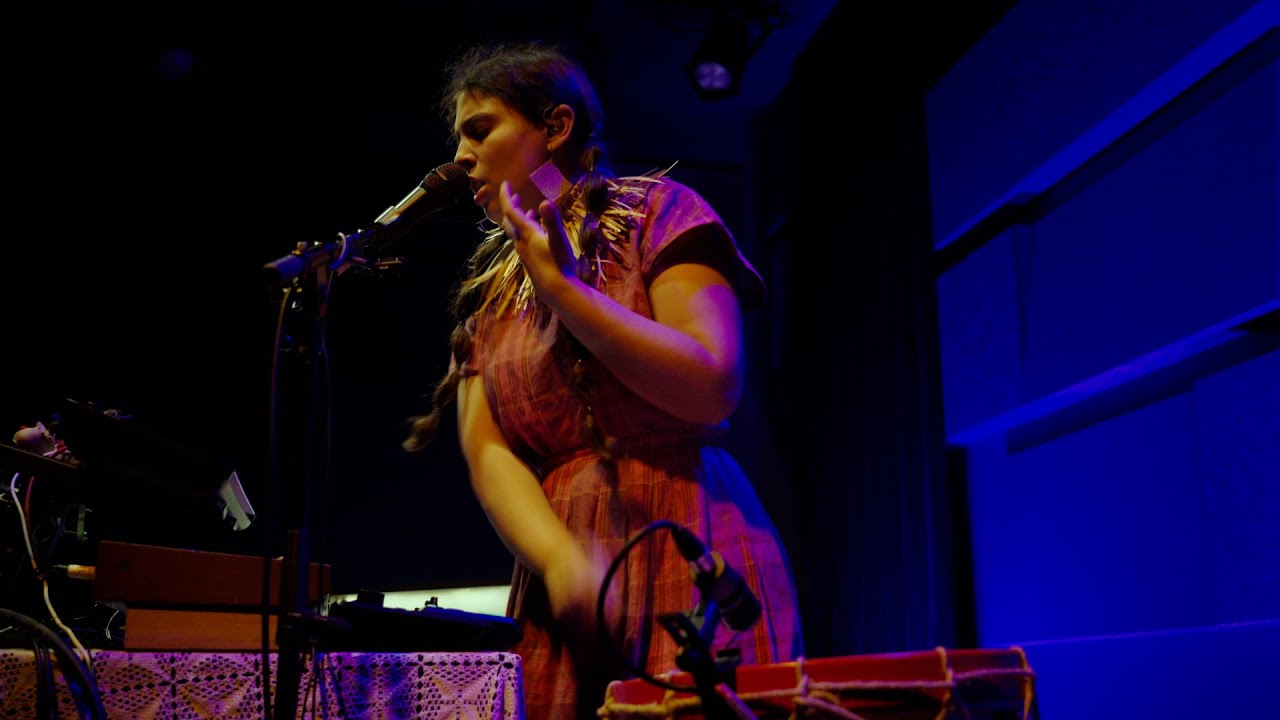 Ana Lua Caiano - Sai Da Frente, Vou Passar (Live on KEXP)