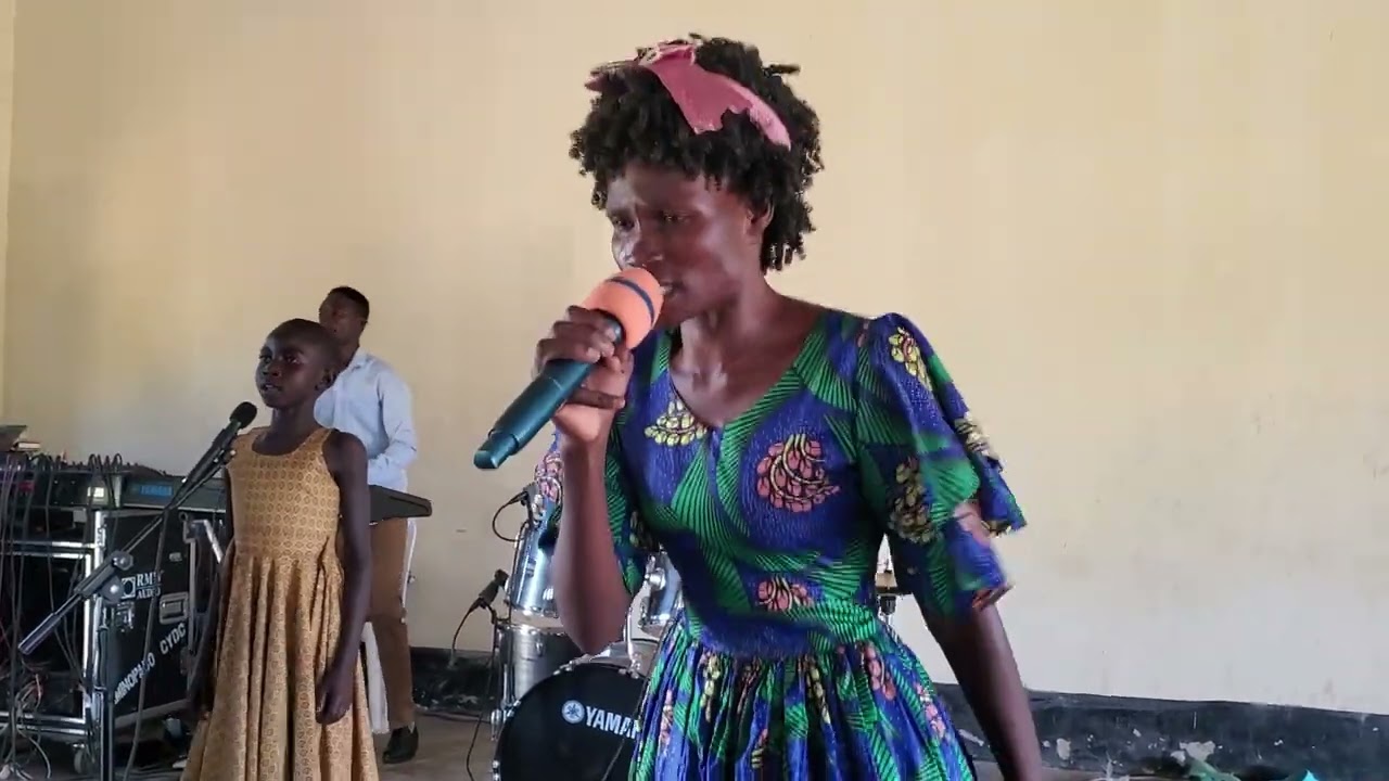 Praise moment at Laminopabo DC