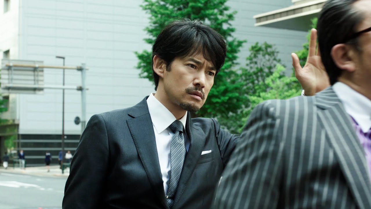 竹野内豊、タクシー横入りにイライラ　大人げない争いが勃発！？　タクシーアプリ「GO」新CM＆メイキング