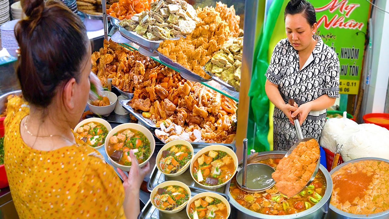 Choáng khủng xe Bún Riêu Cua Đồng Đầy ụ đồ ăn ngày Bán 170 Ký Bún phải hấp riêu bằng tủ điện mới kịp