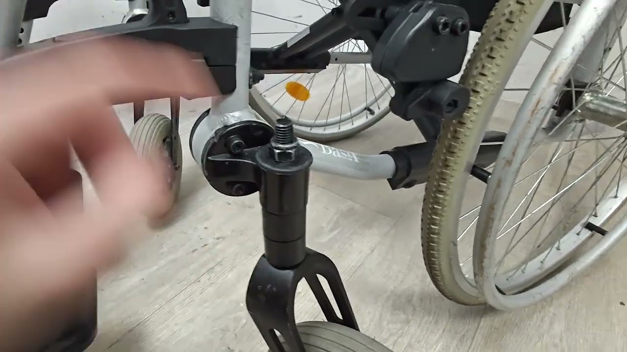 633. Складна інвалідна коляска 45 см Breezy Basix б/в