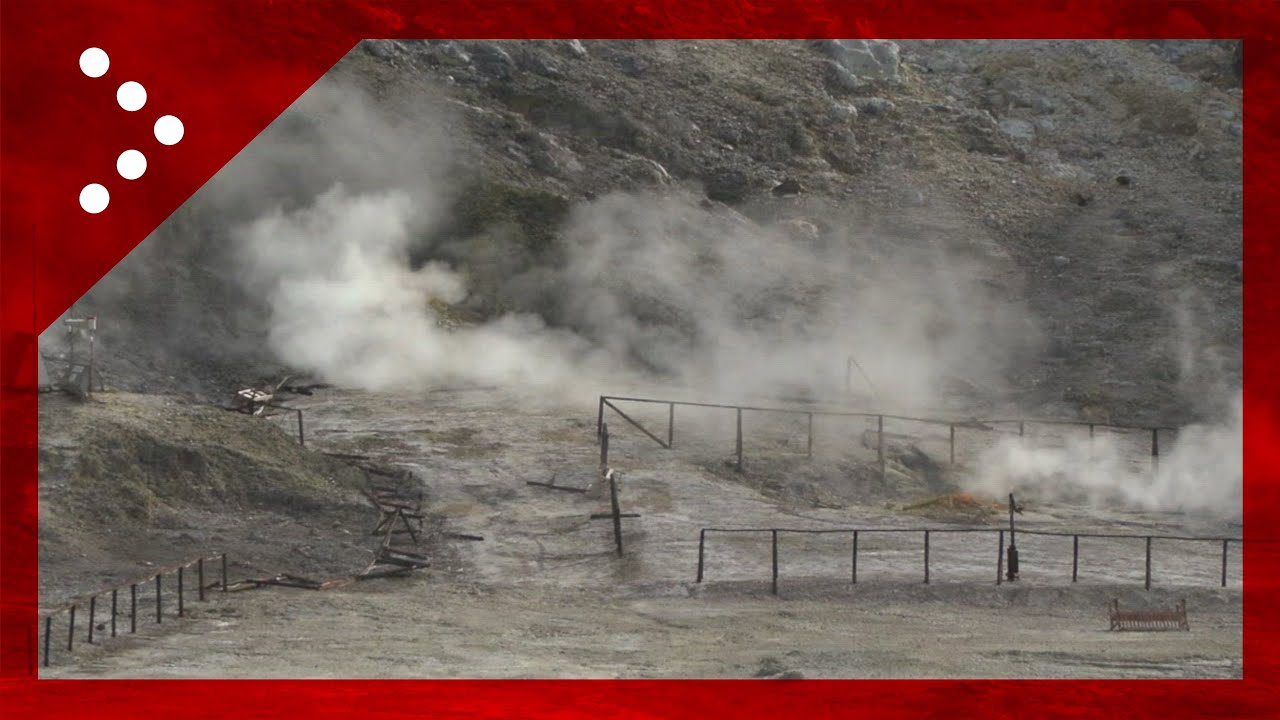 Campi Flegrei, la solfatara di Pozzuoli con le sue caratteristiche fumarole