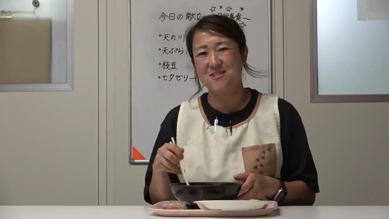 ともべ幼稚園　今日の給食「七夕特別メニュー」を食べる