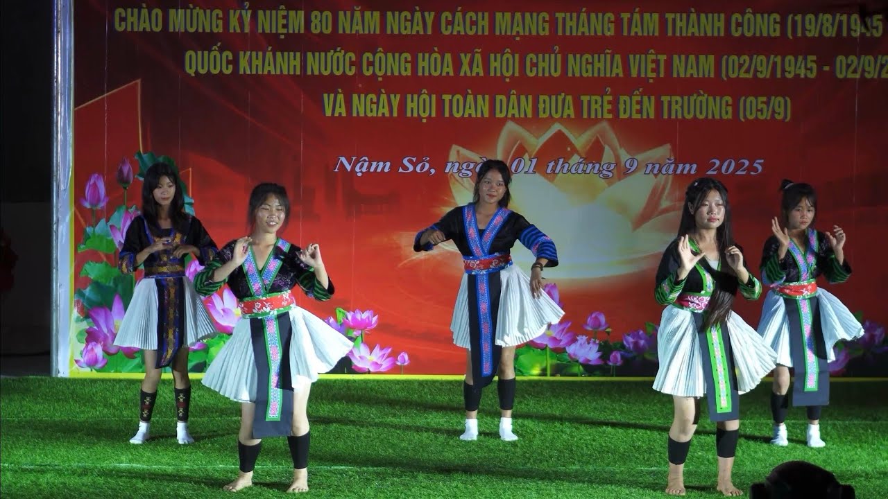 Tsis Txhob Xaiv Xaiv Leej Nus _ Nhóm Đến Từ Hua Cả Cực Cháy 