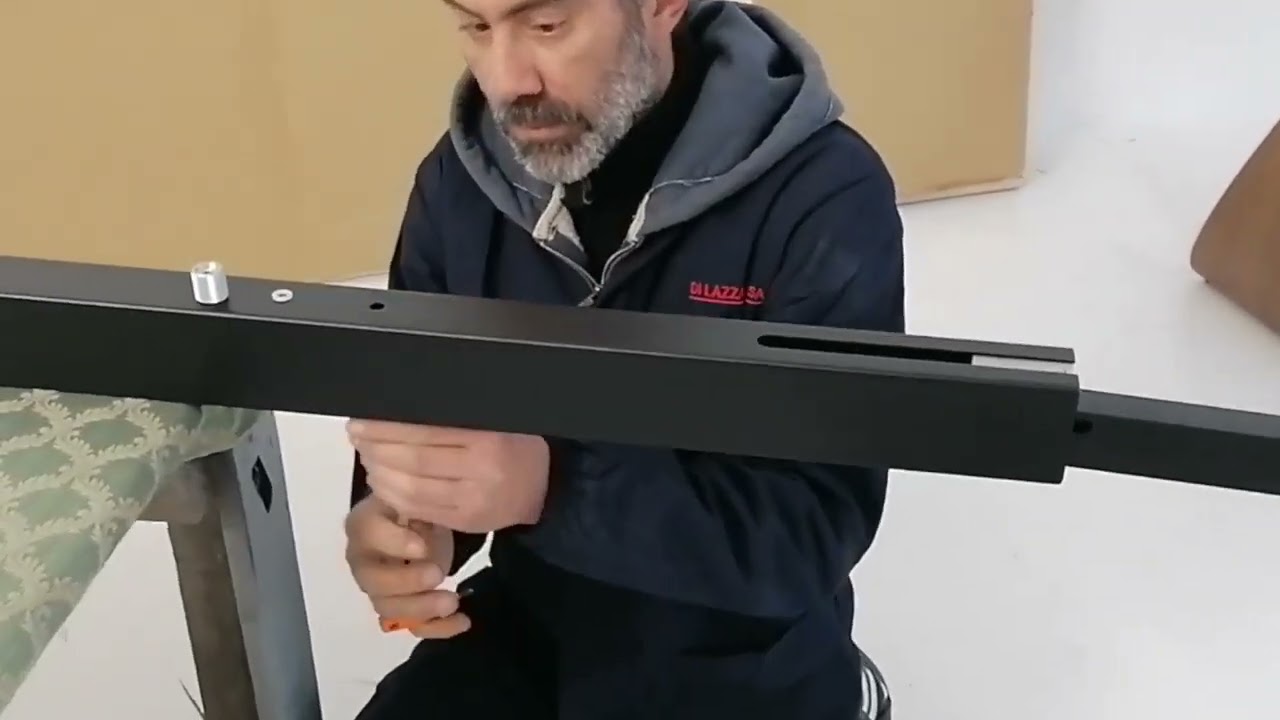 Assembling the Extending Dining Table with Ceramic Top - Equatore