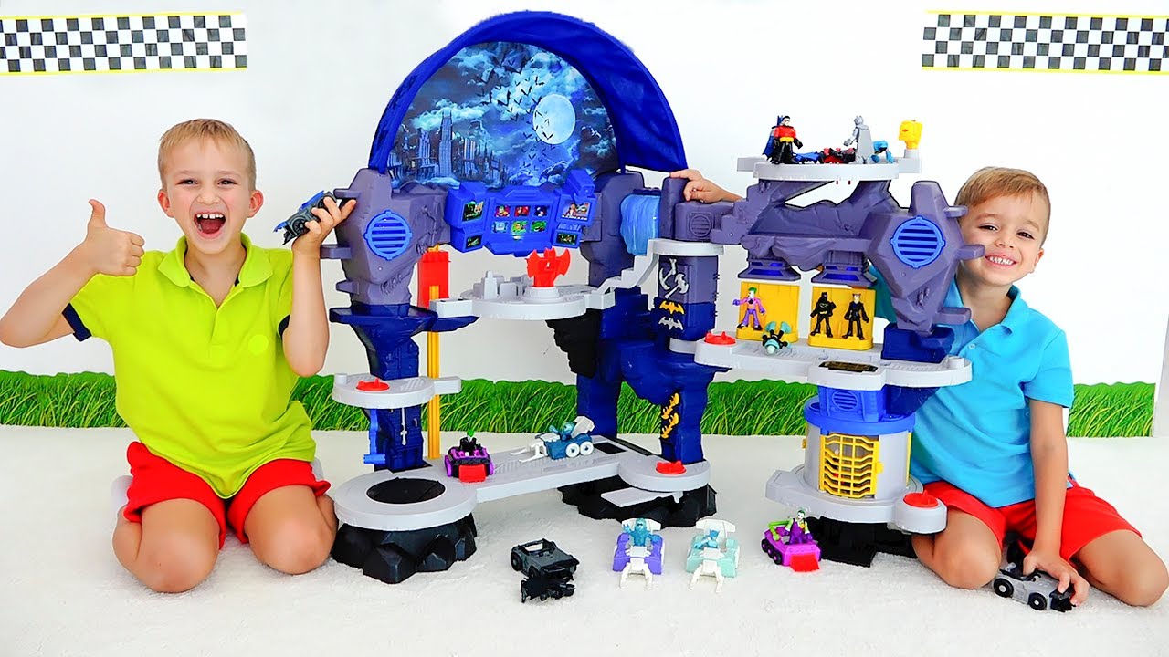 Set da gioco per bambini Batcaverna Giocattolo Unboxing e Gioca con Vlad e Niki