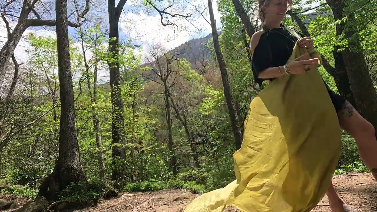 Double Veil - partner silk at a waterfall
