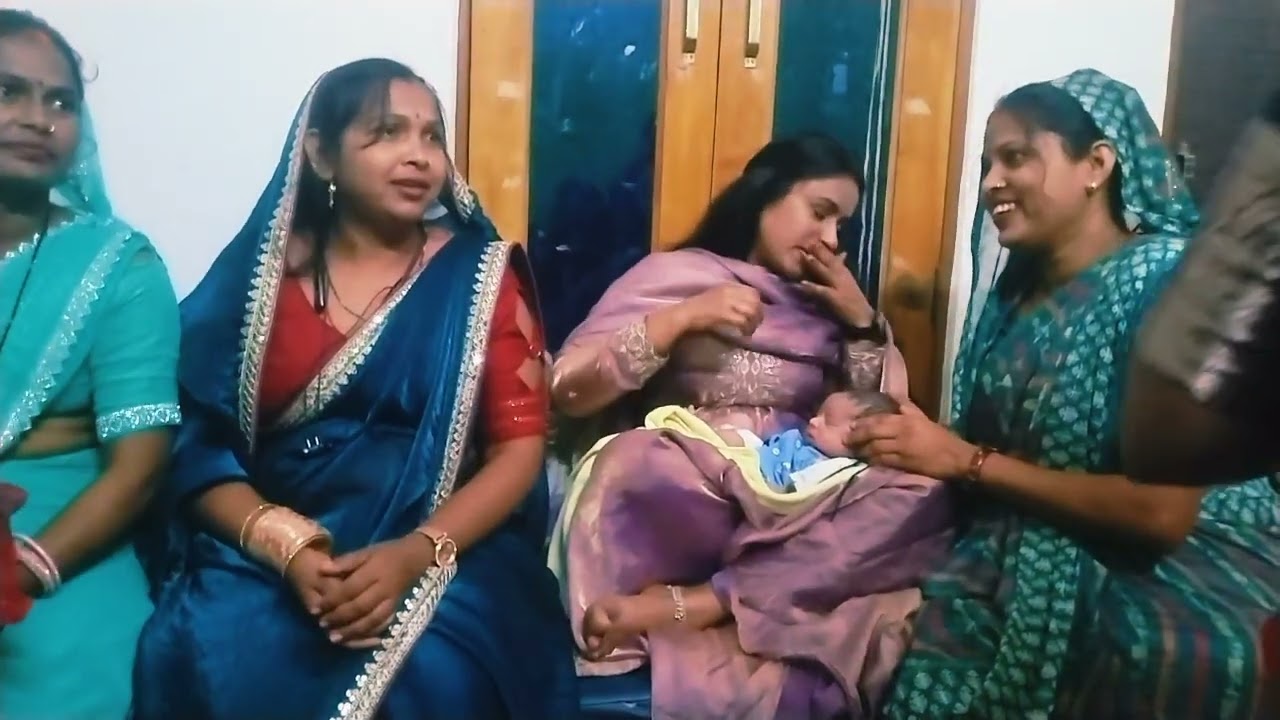 आज हमारे बेटे का छांटना दीन है बुआ आई है काजल लगाने बहुत    बड़ा गिफ्ट दीये 