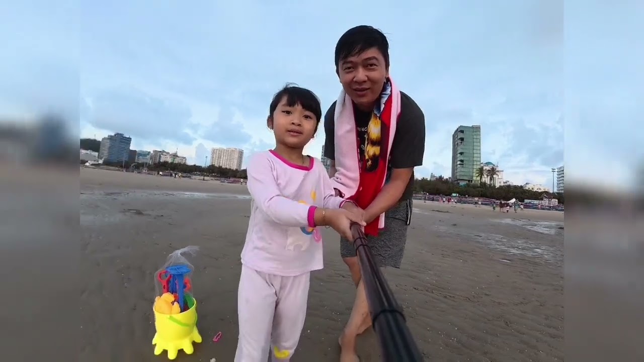 Cả nhà đi Biển P1