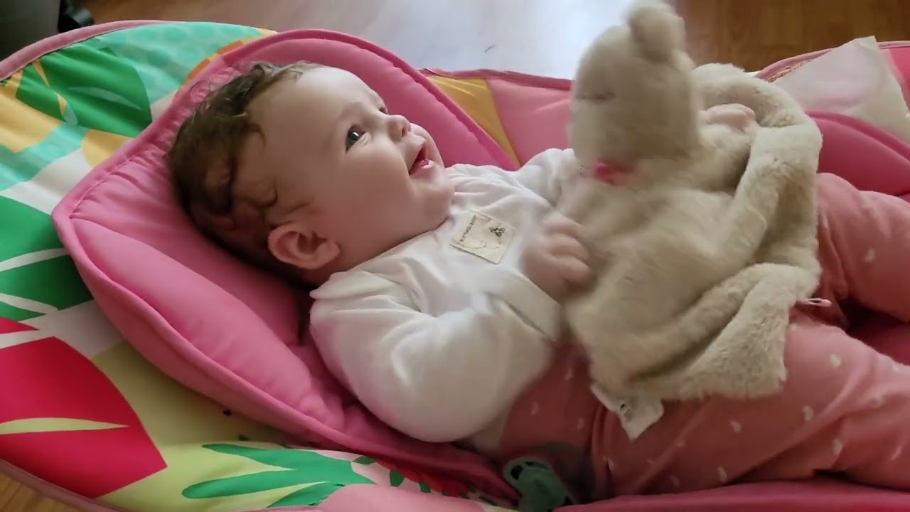 Happy babbling, 4 months