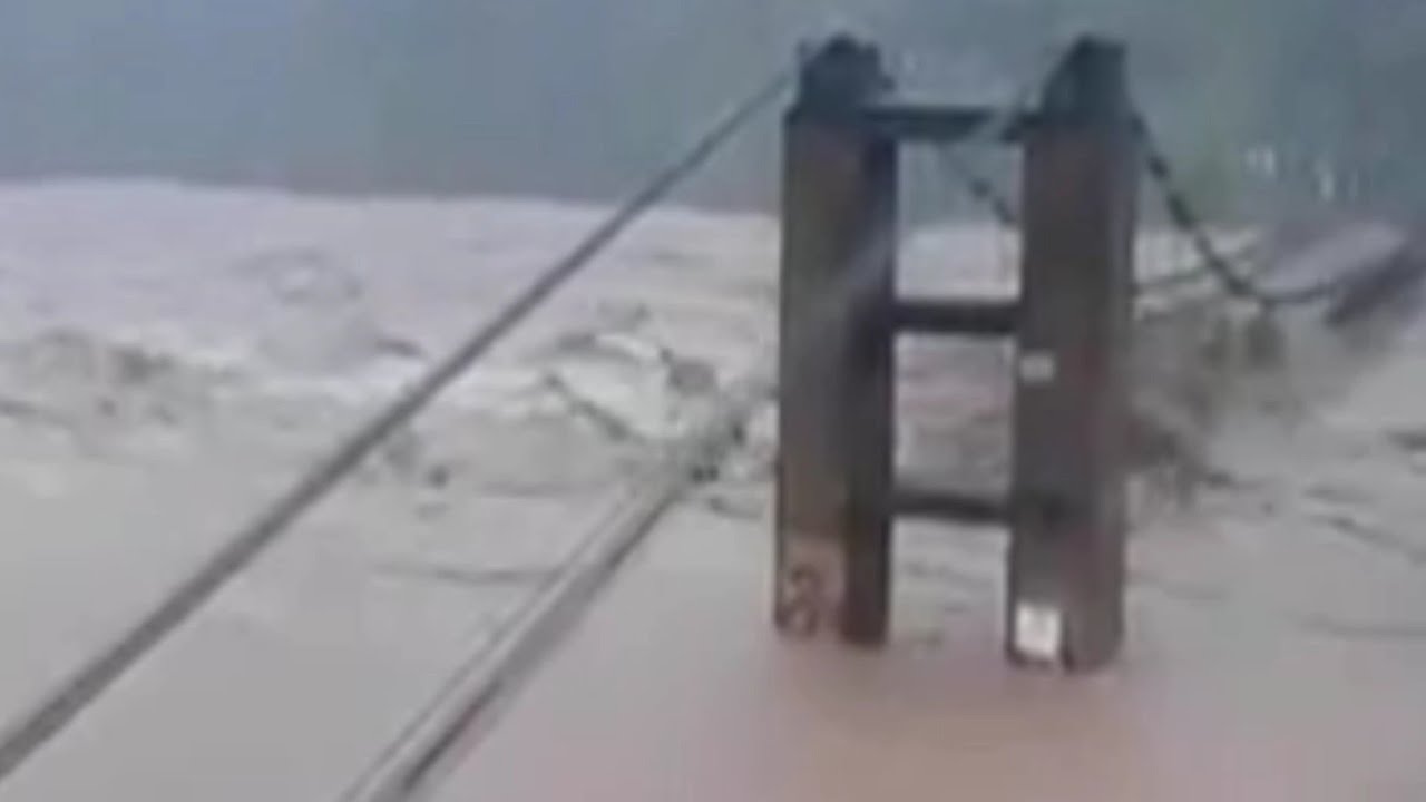 #Flood in #Kashmir: Destruction of Thalla Laat Bridge #kotli in 2014