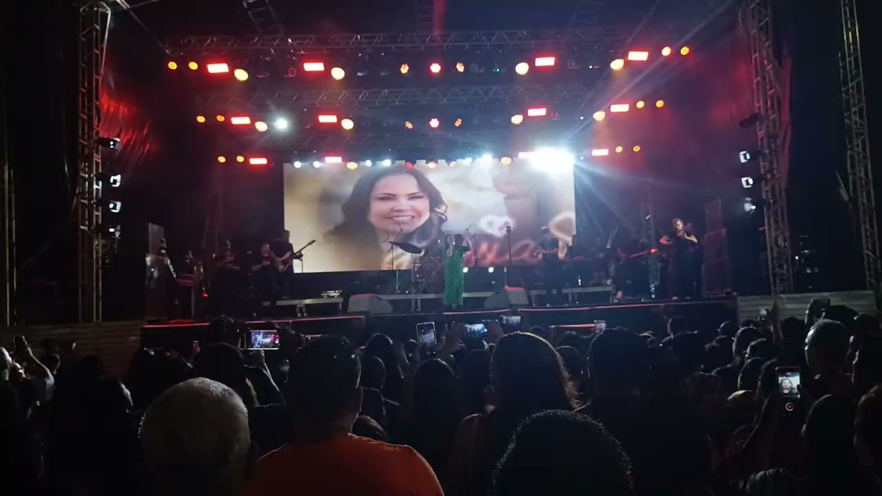 Cassiane  oferta Agradável a Ti no campo do Nacinal Ibura - PE