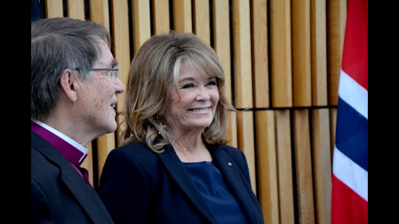 Orden in Oslo: Wencke Myhre und Bischof Stålsett