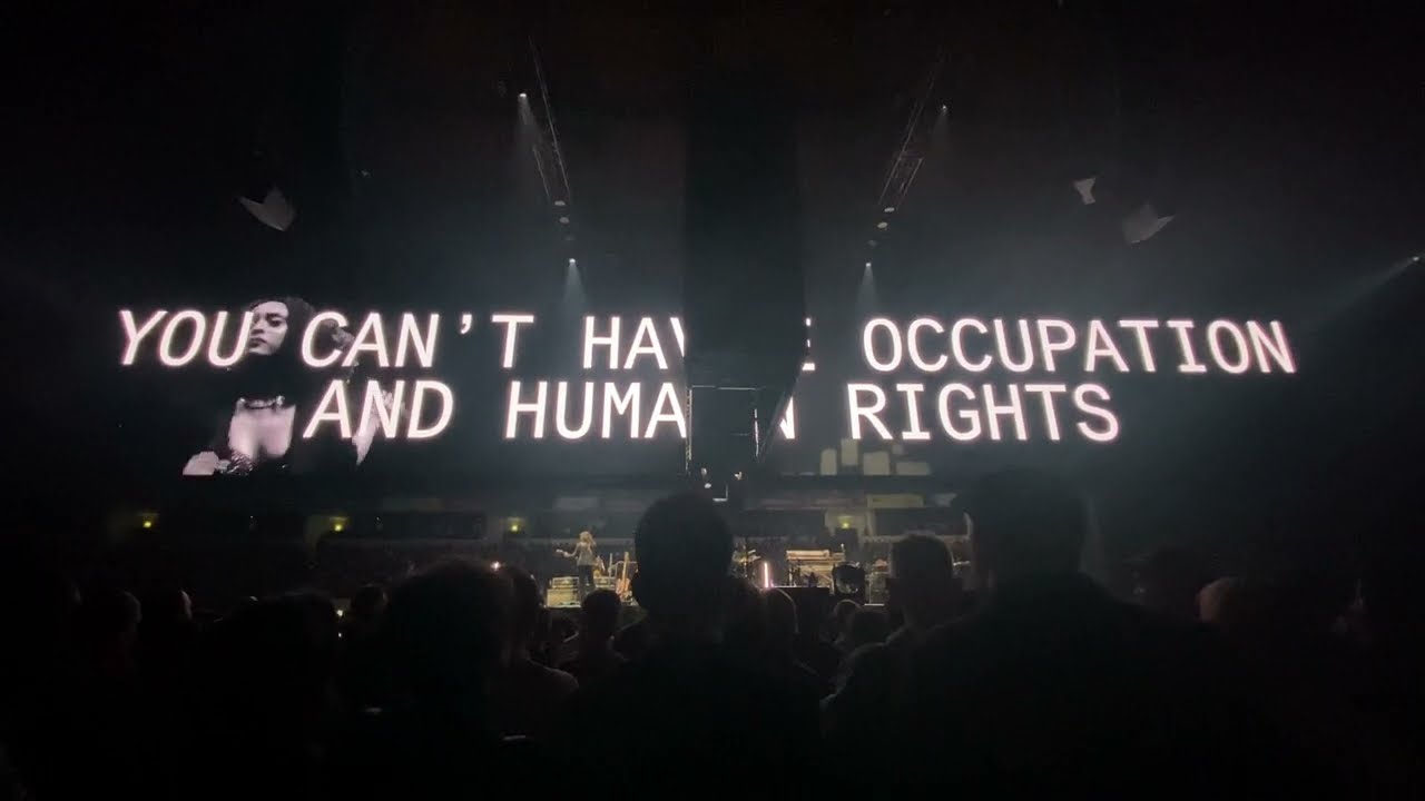 Roger Waters Performs ‘Free Julian Assange’ – A Call for Freedom