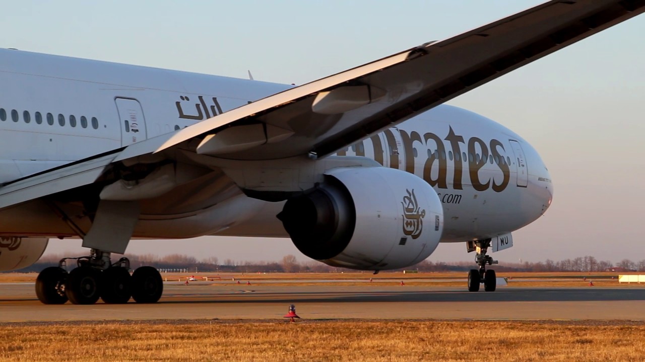 Emirates Boeing 777-300 @ Budapest