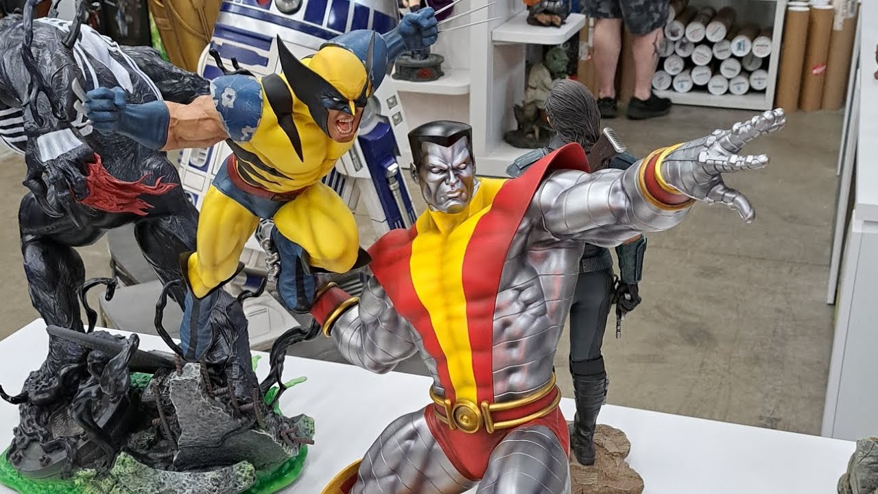 Sideshow collectibles at statue con 2025
