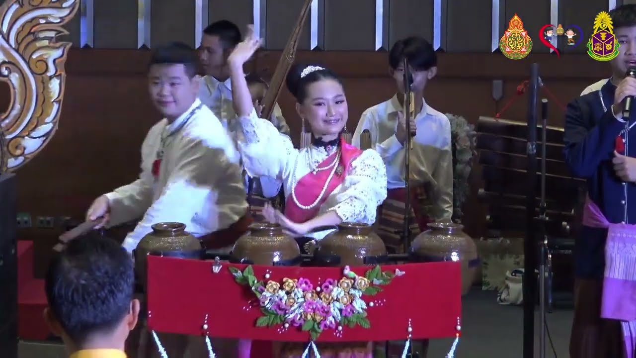 ชมฟ้อนของโรงเรียนนารีนุกูล