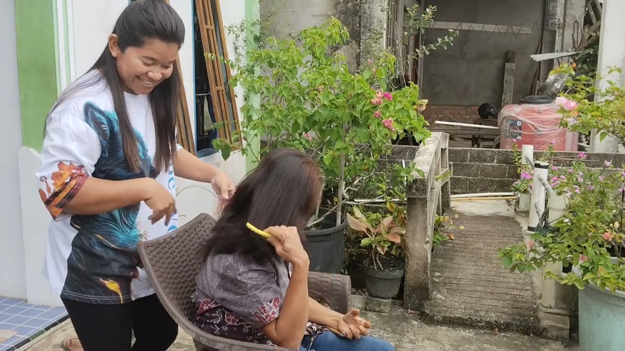 Bawa mamak sama bibik beli baju||sampai rumah langsung saya salon bibik begini